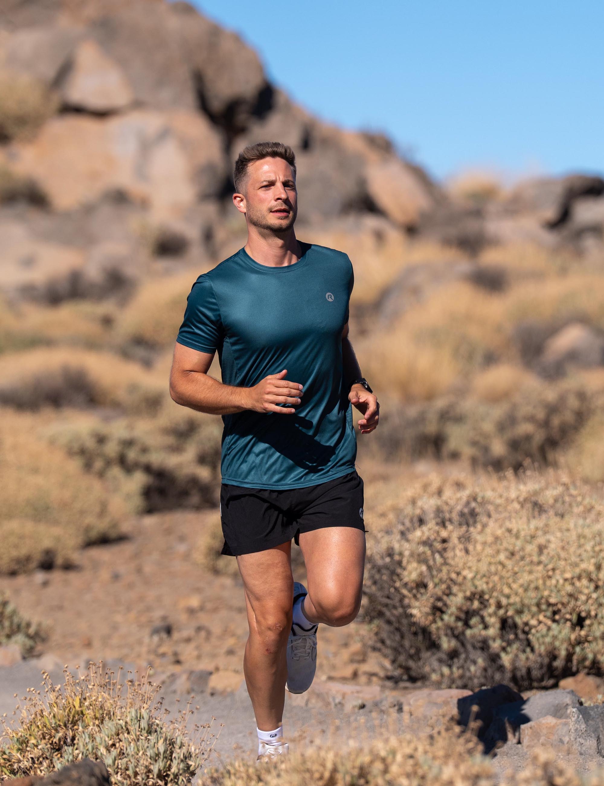 Heren hardloopset met shirt en broek, licht en comfortabel voor elke run.