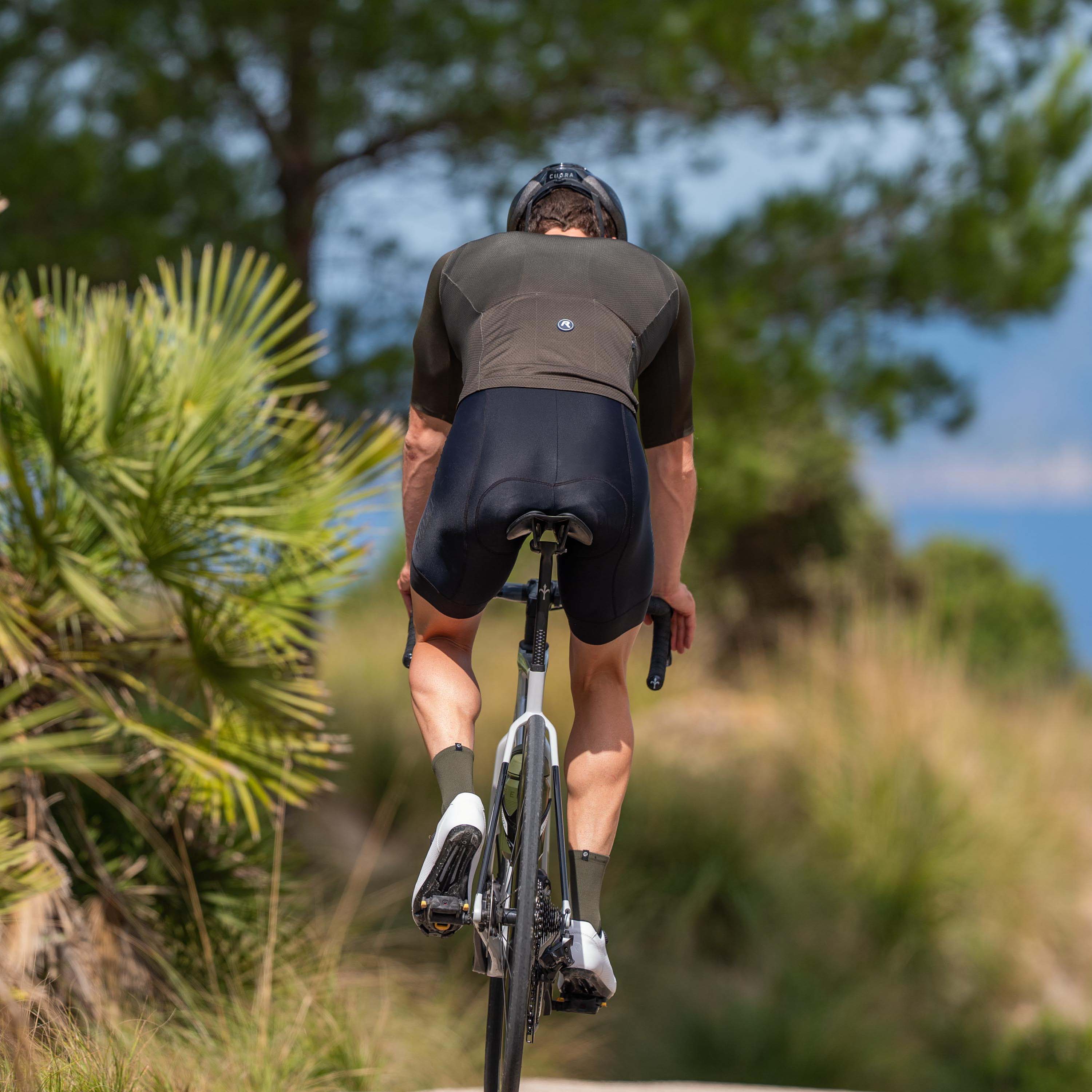 Foto van een fietser met de zeem duidelijk in beeld voor de wist jij dit over de zeem pagina.