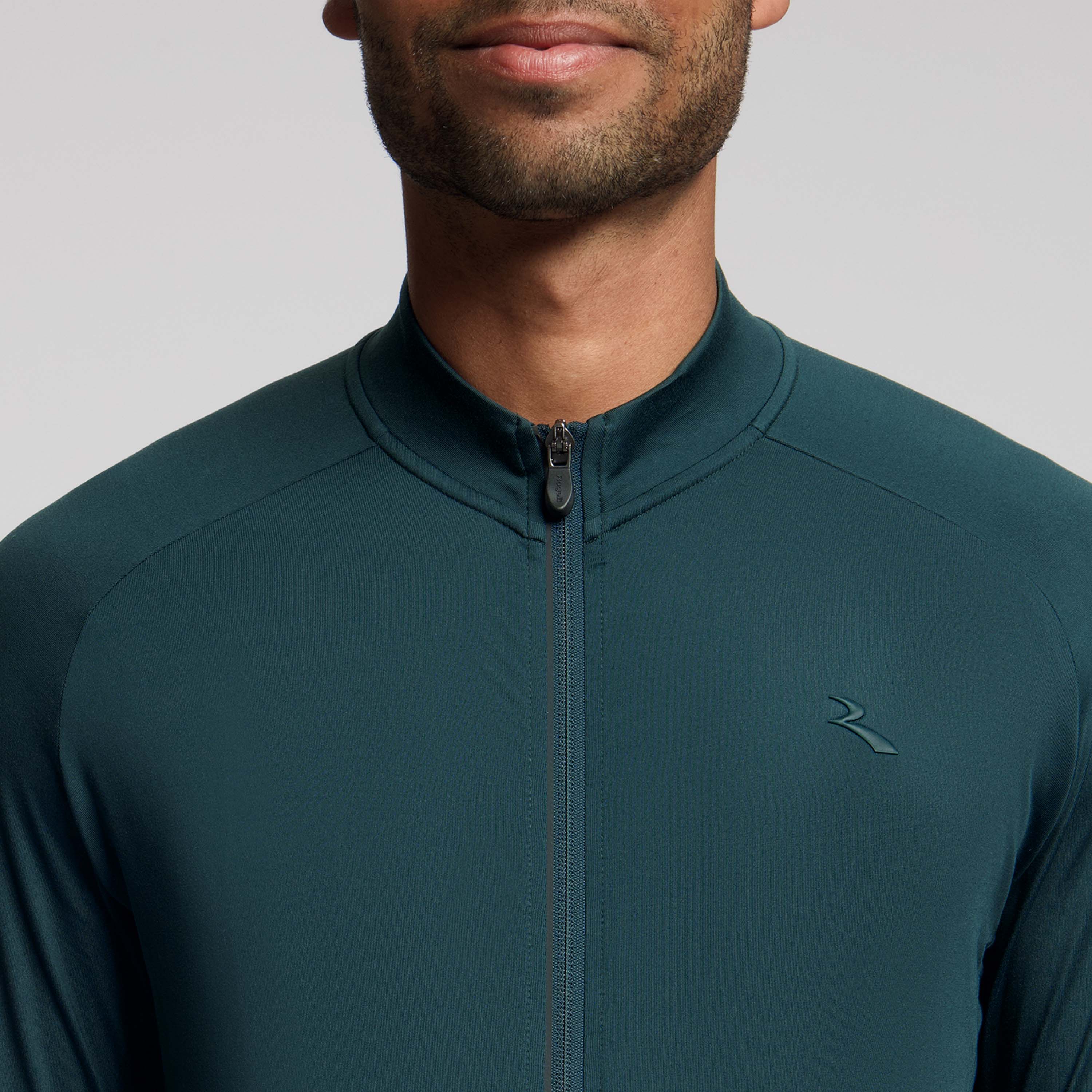 Detail van Rogelli Essential light fietsshirt blauw heren rits.