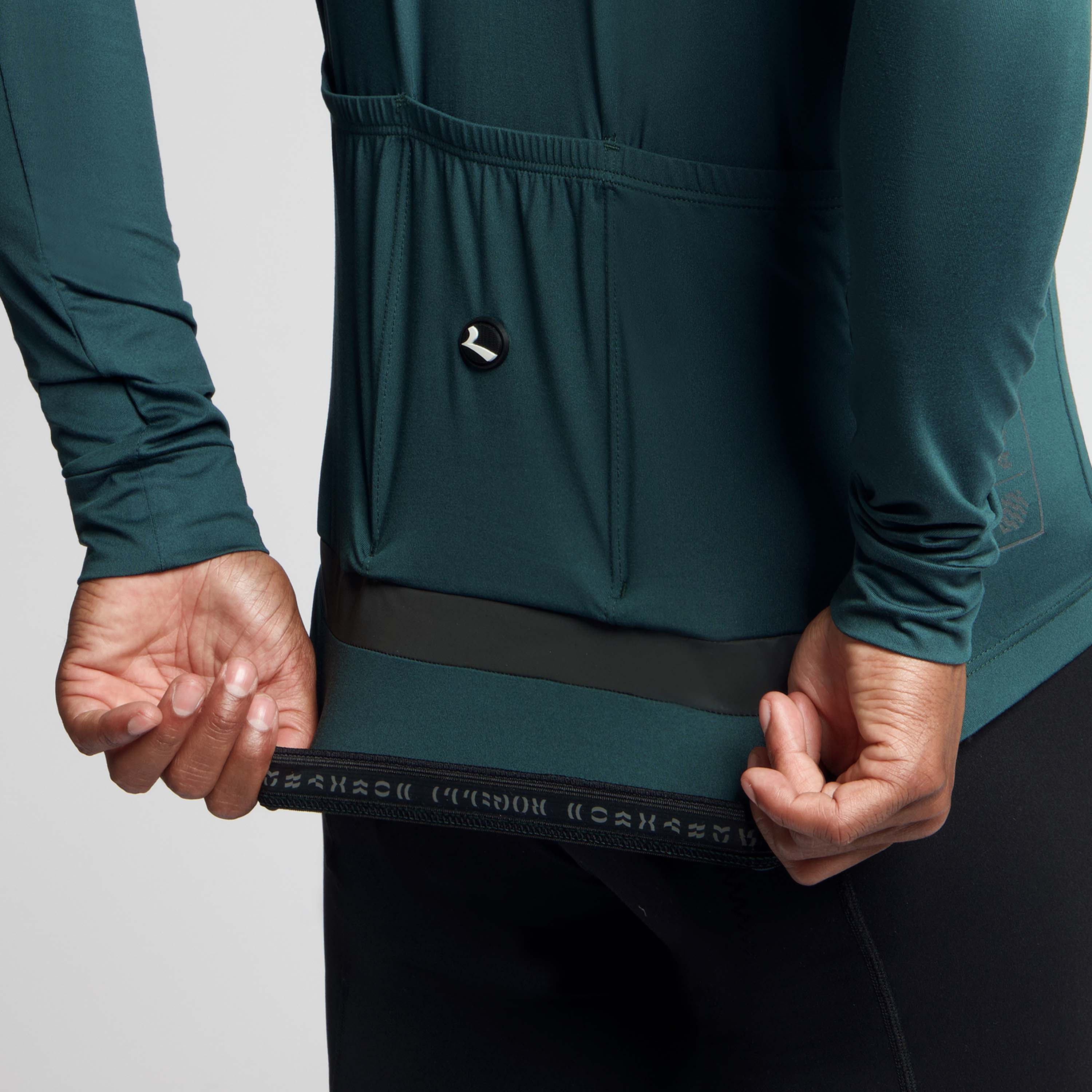 Detail van Rogelli Essential light fietsshirt blauw heren siliconen.