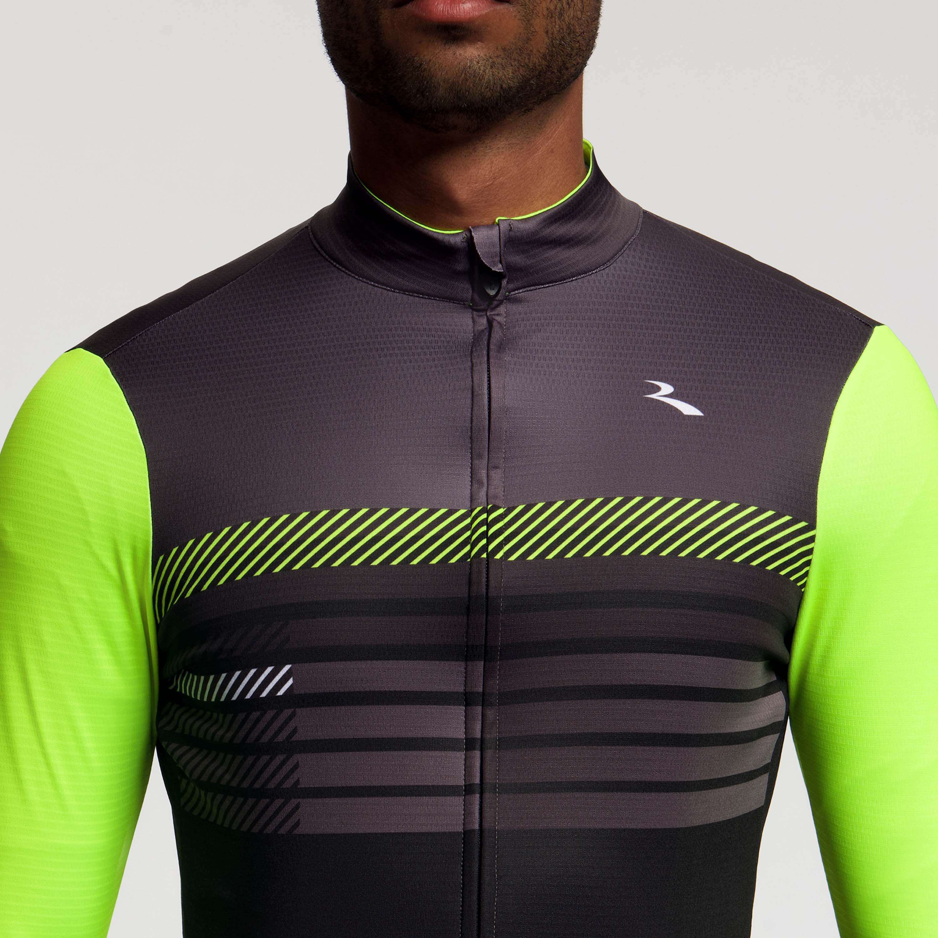 Detail van Rogelli Stryde fietsshirt L/S heren zwart/grijs/fluor voorkant.