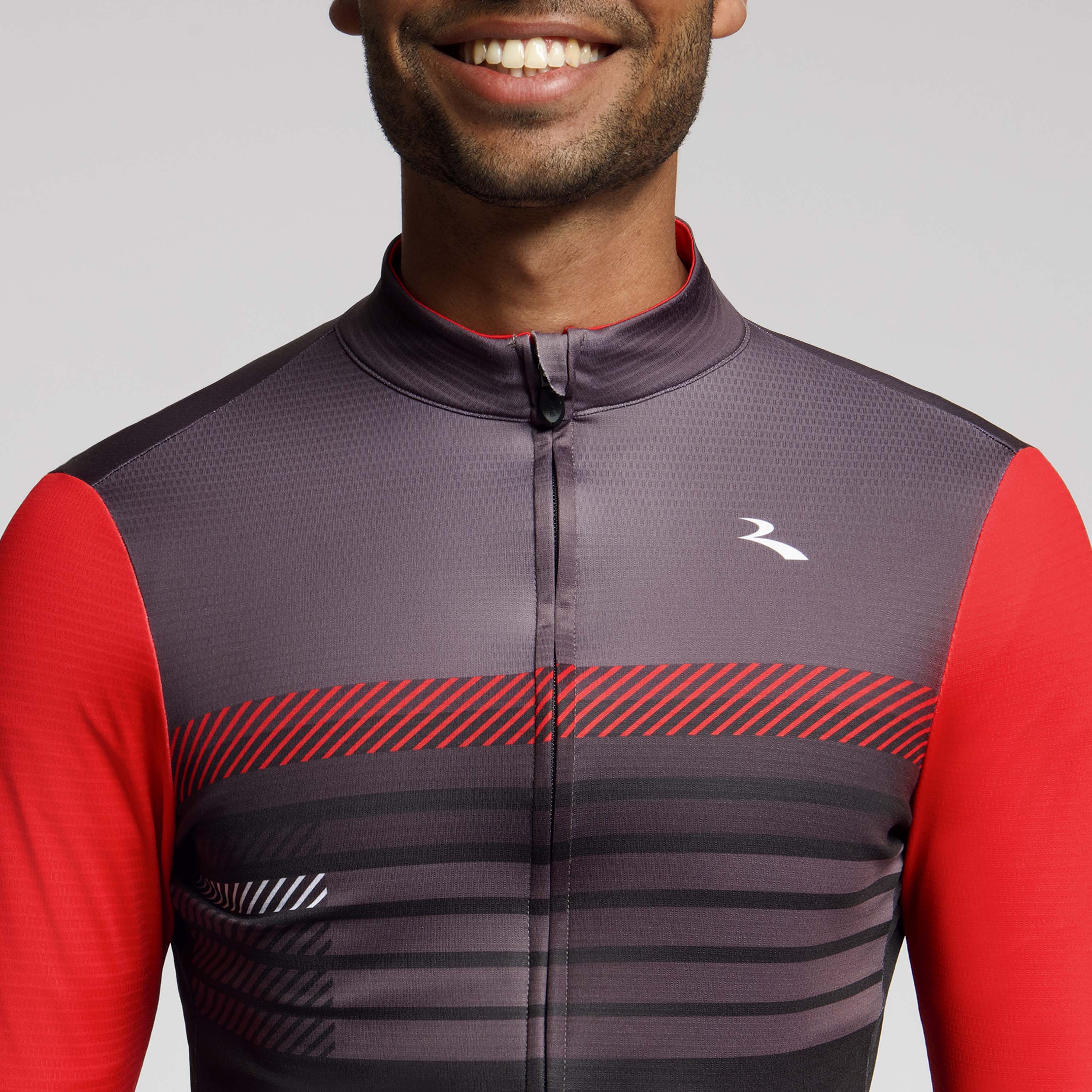 Detail van Rogelli Stryde fietsshirt L/S heren zwart/grijs/rood voorkant. 