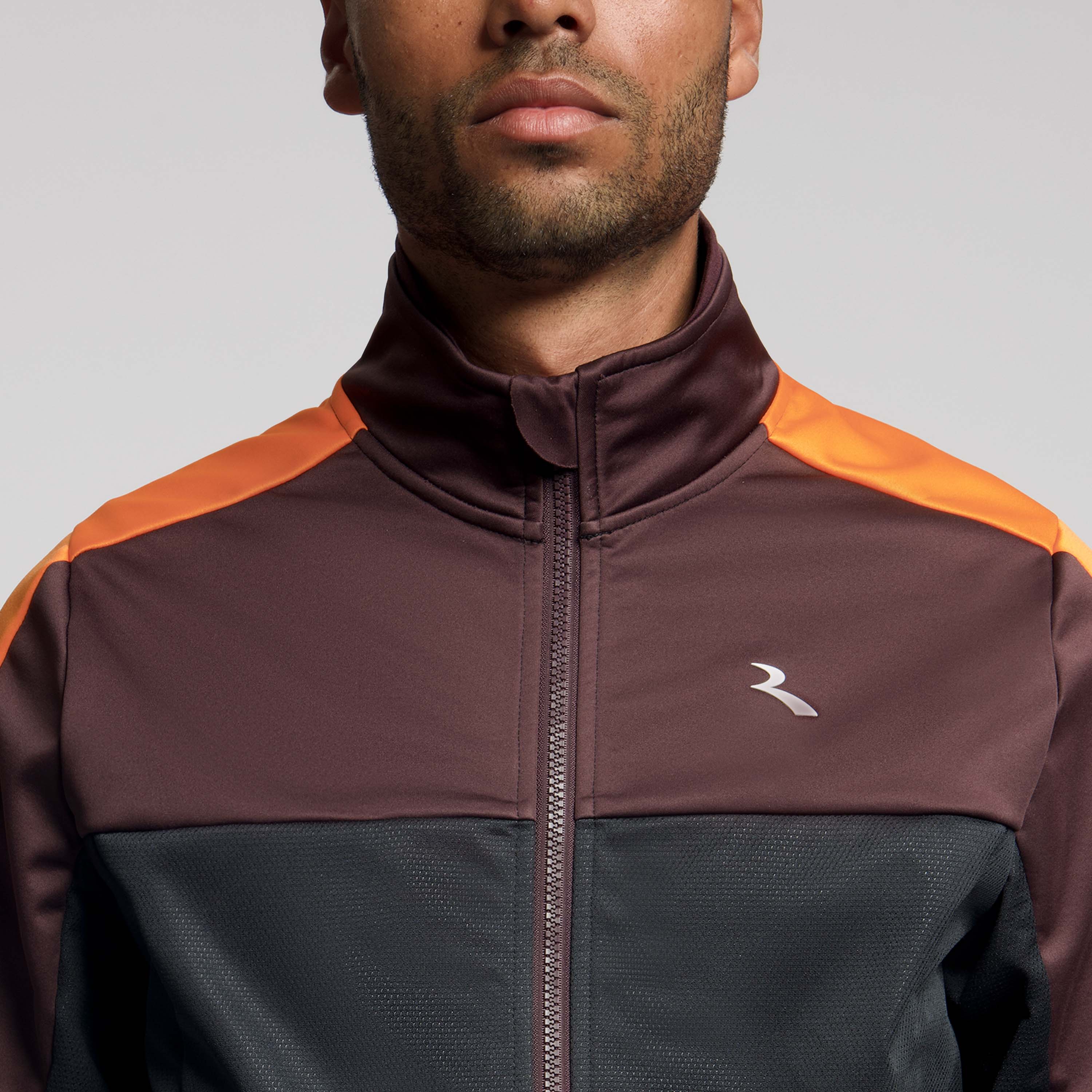 Detail van Rogelli Freeze winter fietsjack heren zwart/bordeaux/oranje voorkant. 