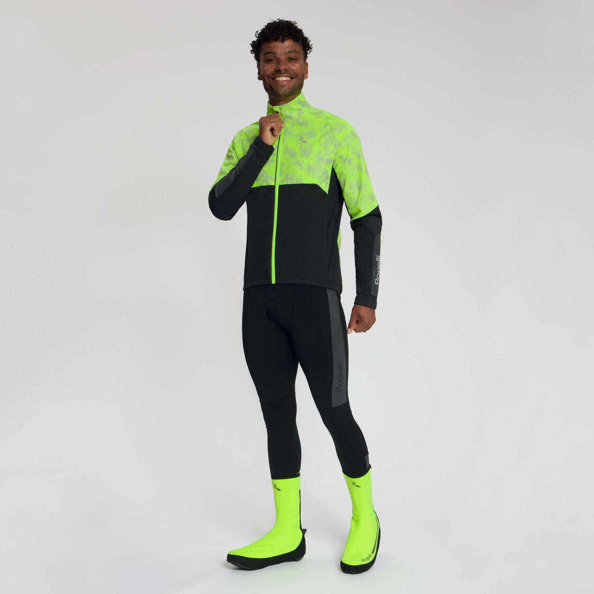 Rogelli Essential HI VIS II winter fietsjack heren fluor geel gedragen totaalshot.