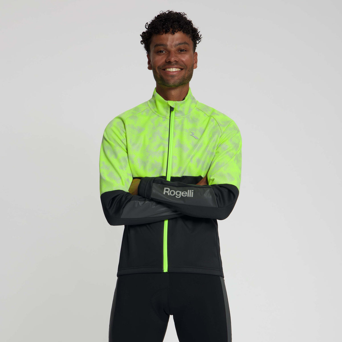 Rogelli Essential HI VIS II winter fietsjack heren fluor geel gedragen voorkant.