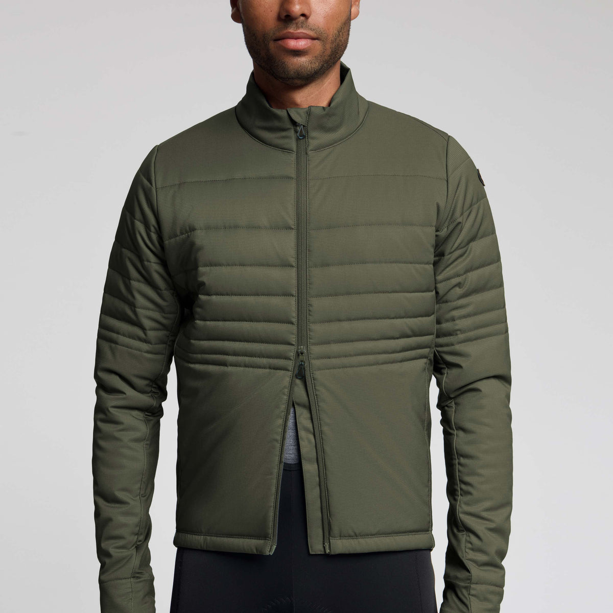 Detail van Rogelli Element winter fietsjack heren legergroen voorkant. 