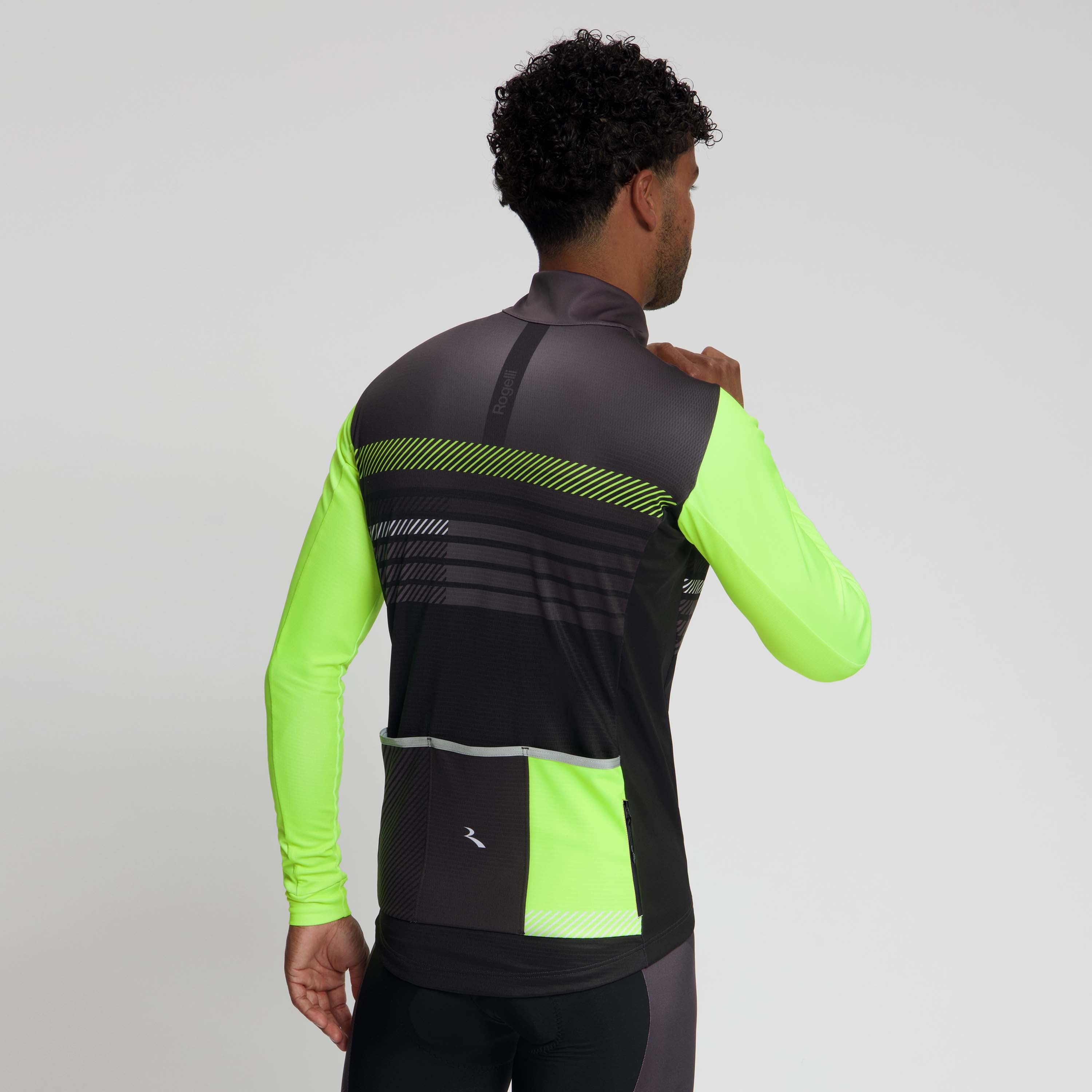Detail van Rogelli Stryde winter fietsjack heren zwart/grijs/fluor achterkant. 