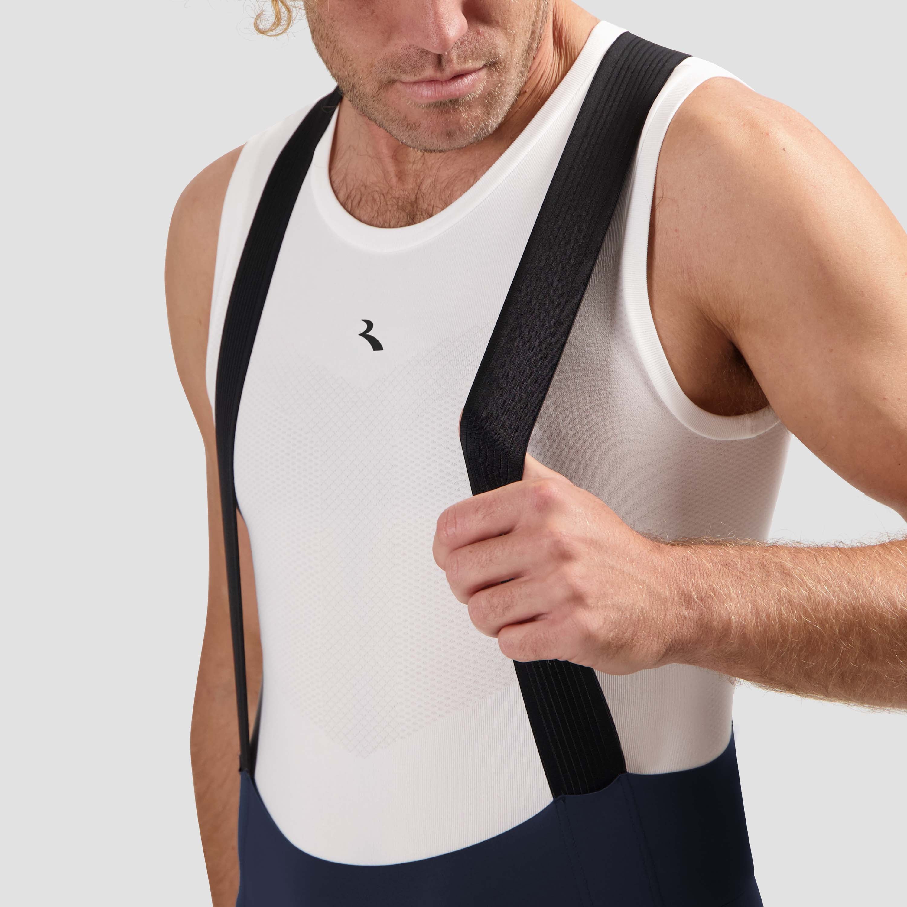 Detail van Rogelli Signature korte fietsbroek heren blauw bretels.
