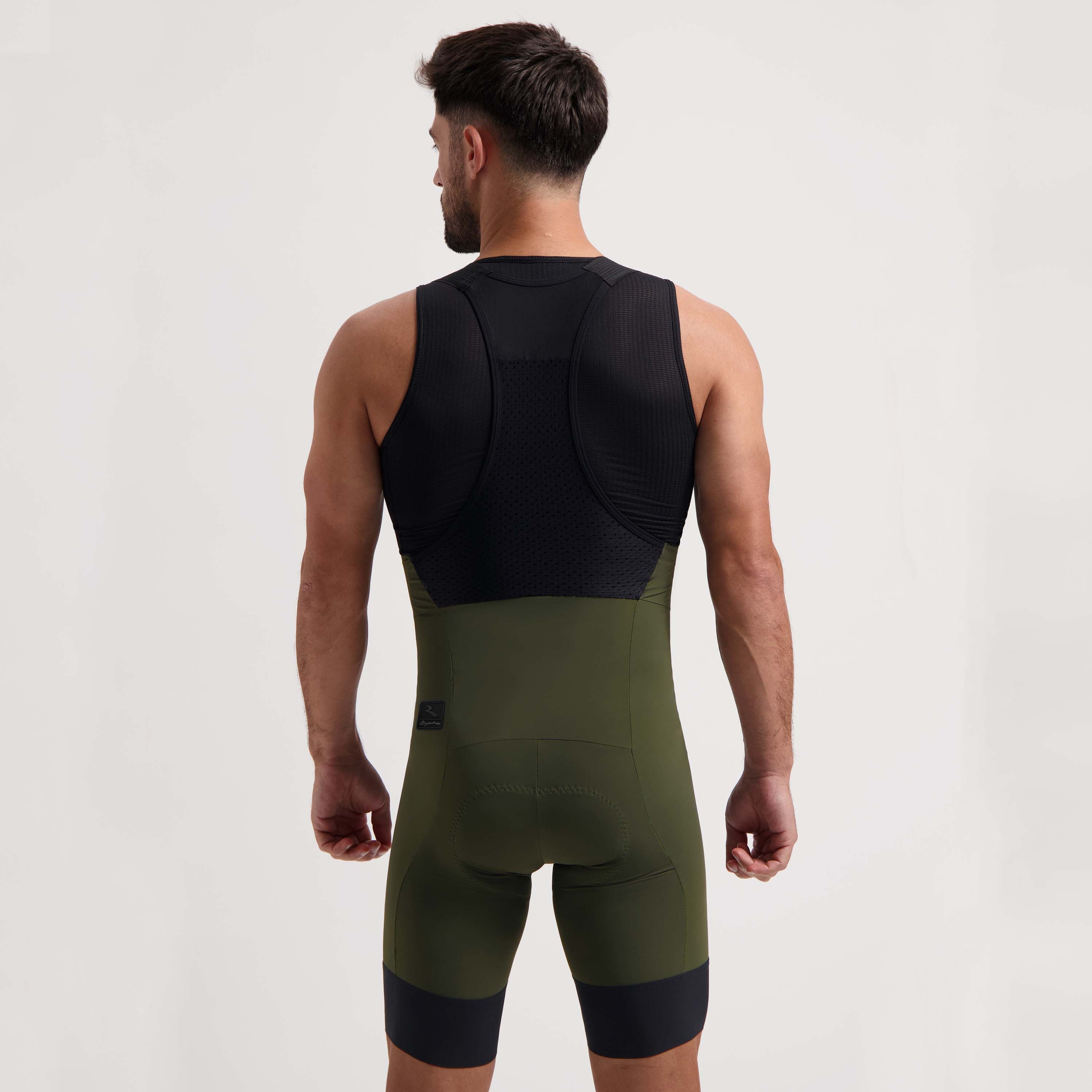 Rogelli Signature korte fietsbroek heren groen gedragen achterkant.