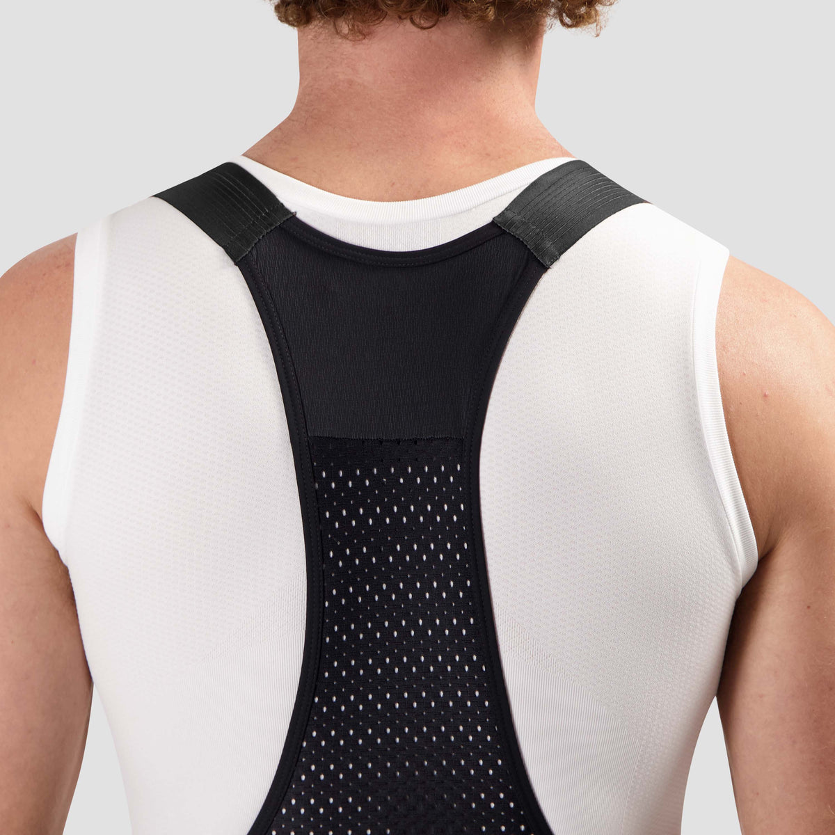 Detail van Rogelli Signature korte fietsbroek heren groen bretels.