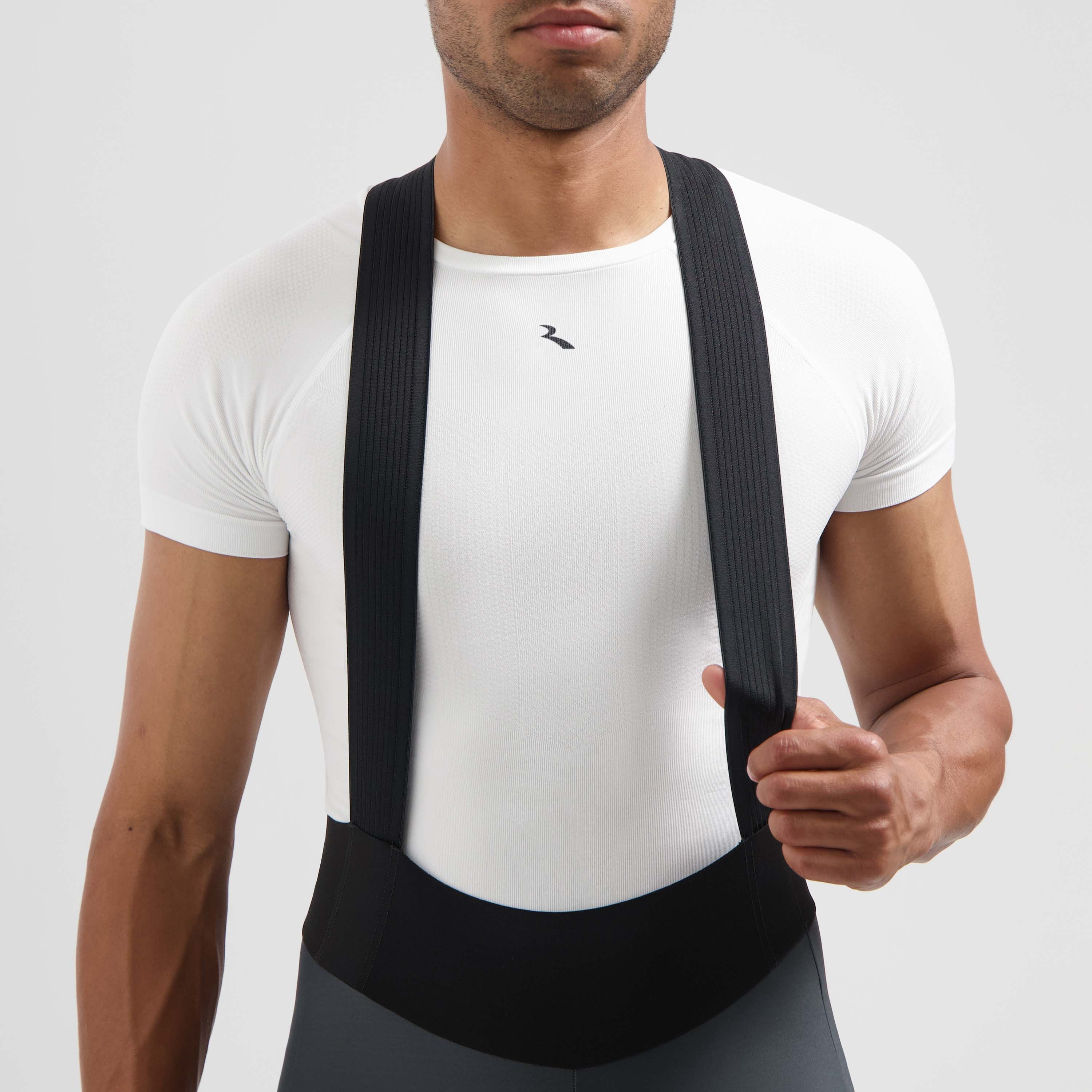 Detail van Rogelli Signature lange fietsbroek heren grijs bretels voorkant.