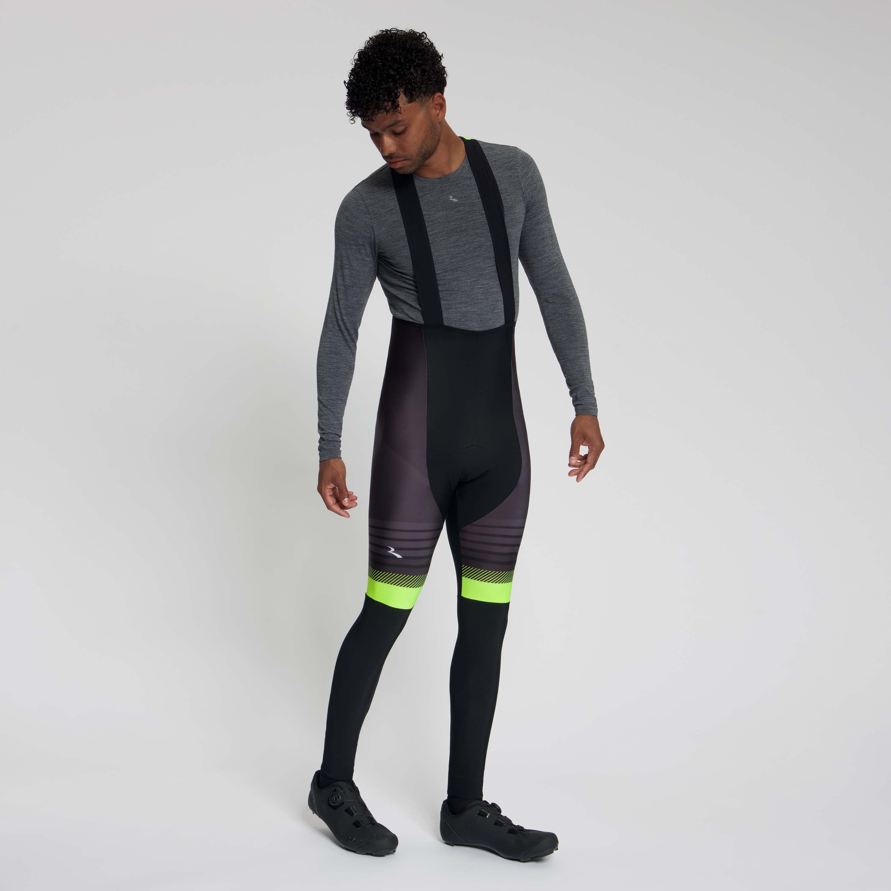 Rogelli Stryde lange fietsbroek heren zwart/grijs/fluor gedragen voorkant.
