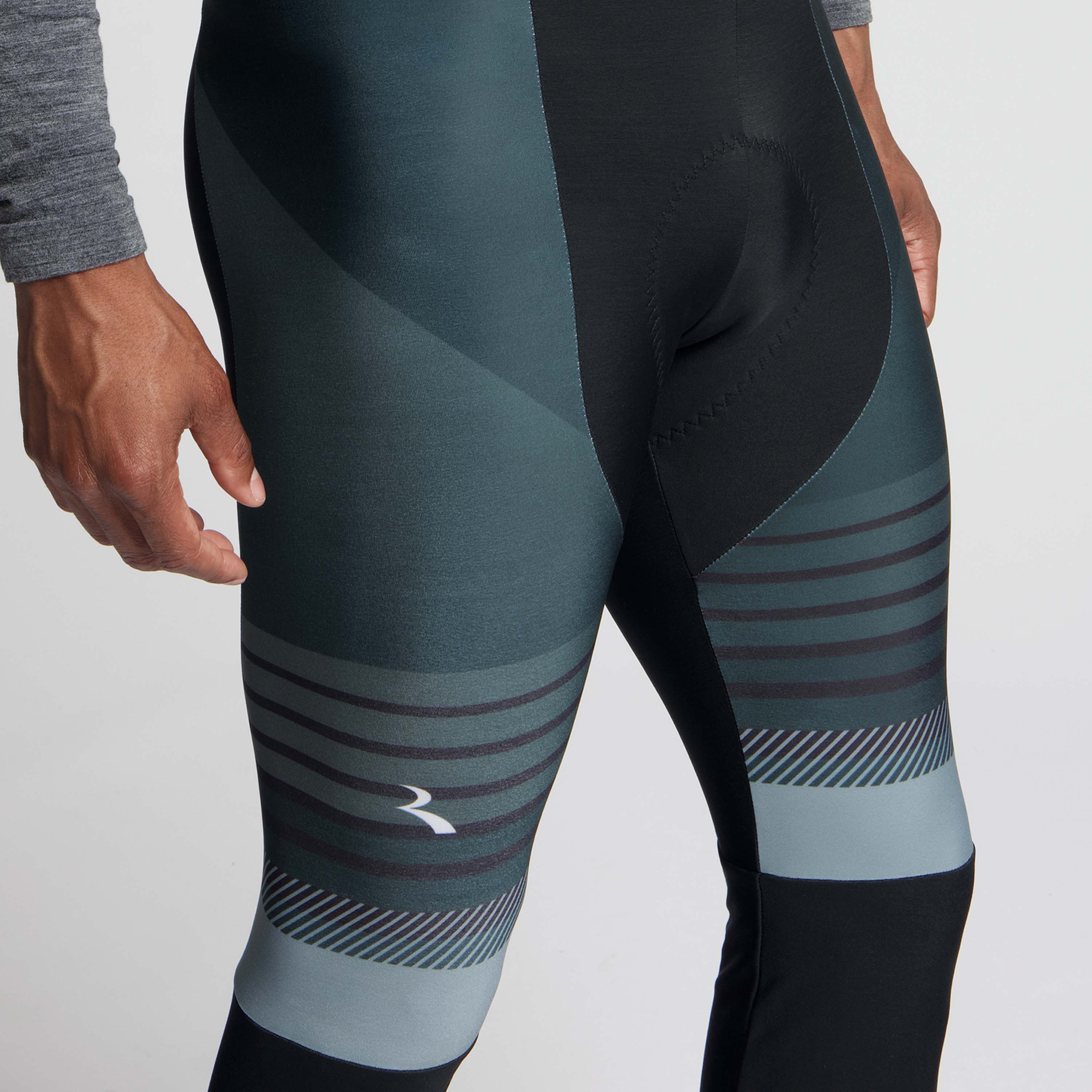Detail van Rogelli Stryde lange fietsbroek heren zwart/grijs/blauw broekspijp.
