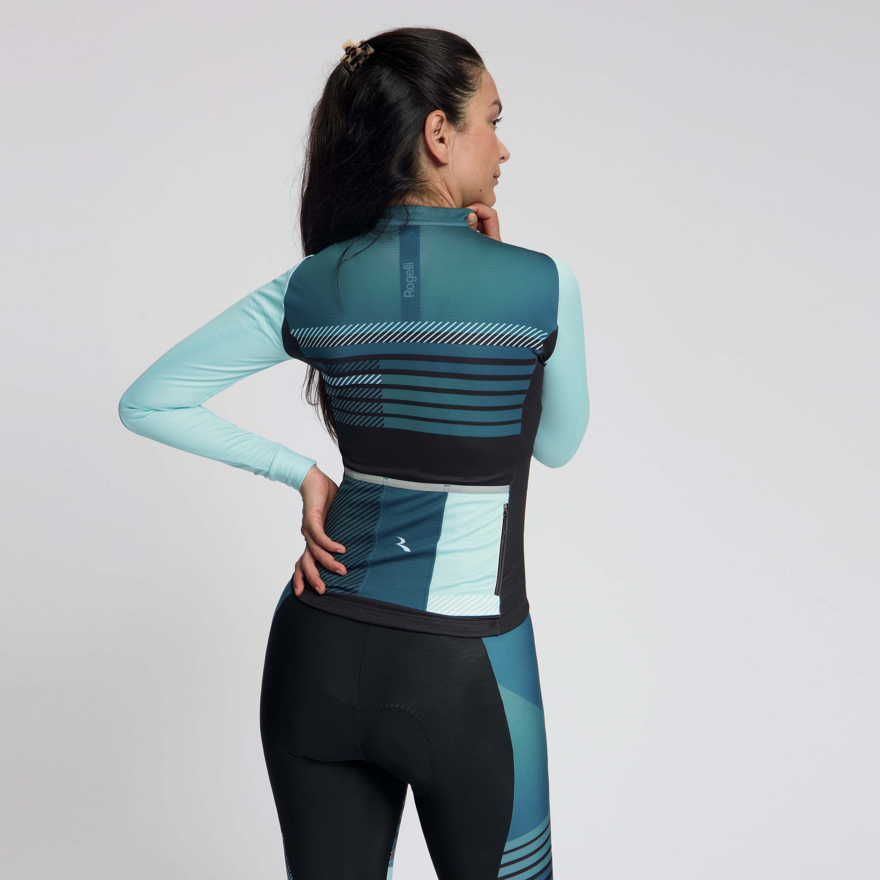 Rogelli Stryde fietsshirt L/S dames blauw/lichtblauw gedragen achterkant.