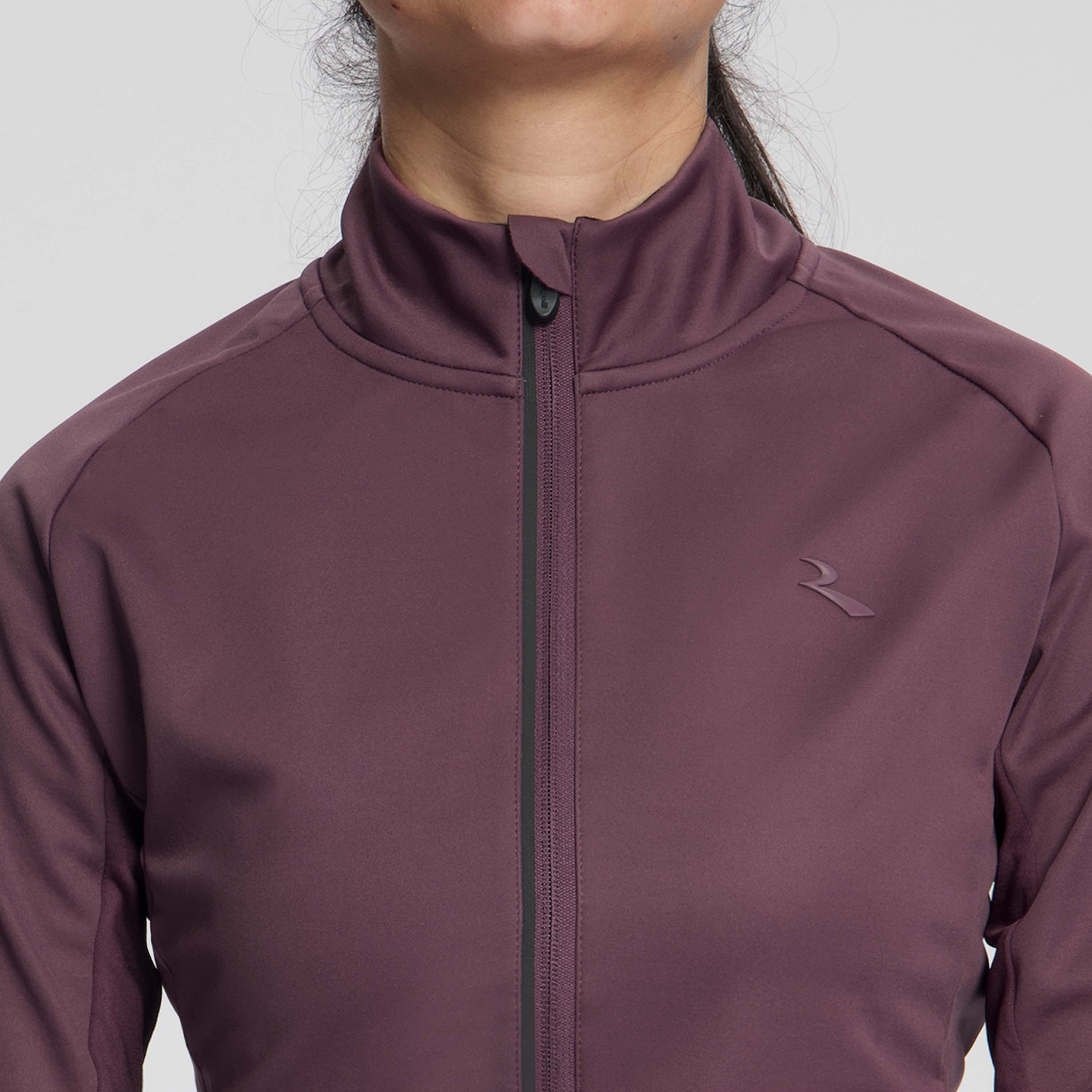 Detail van Rogelli Essential II winter fietsjack dames aubergine voorkant.