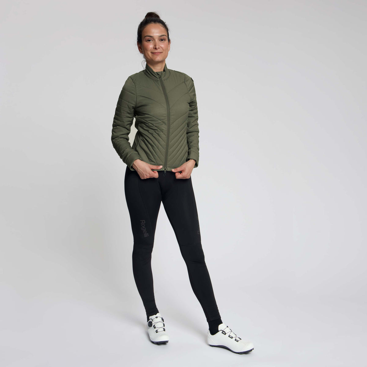Rogelli Element winter fietsjack dames legergroen gedragen totaalshot.