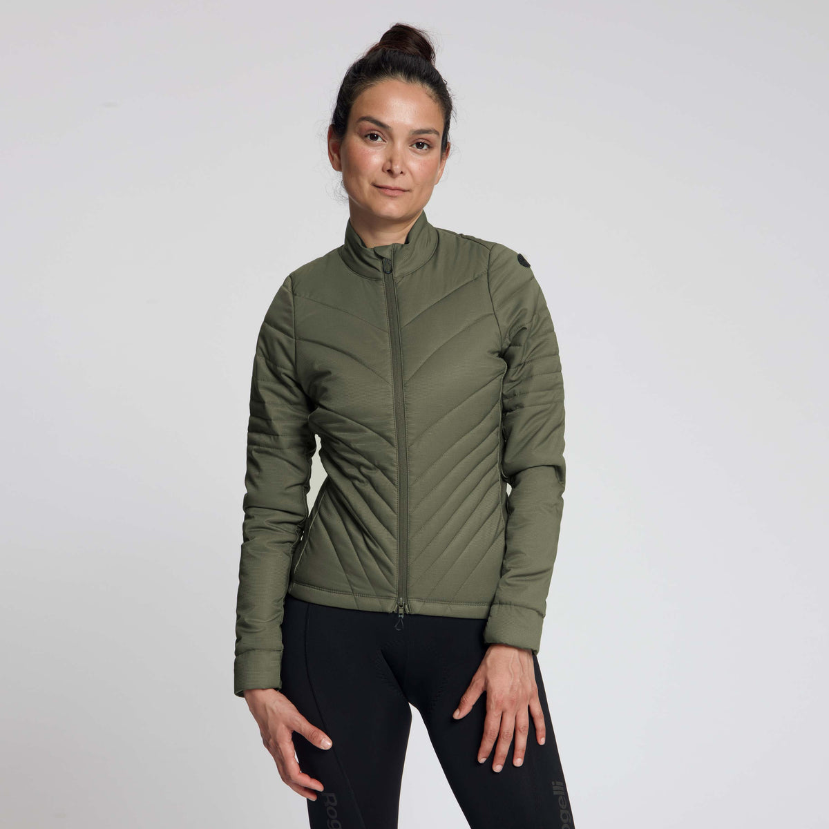 Rogelli Element winter fietsjack dames legergroen gedragen voorkant.