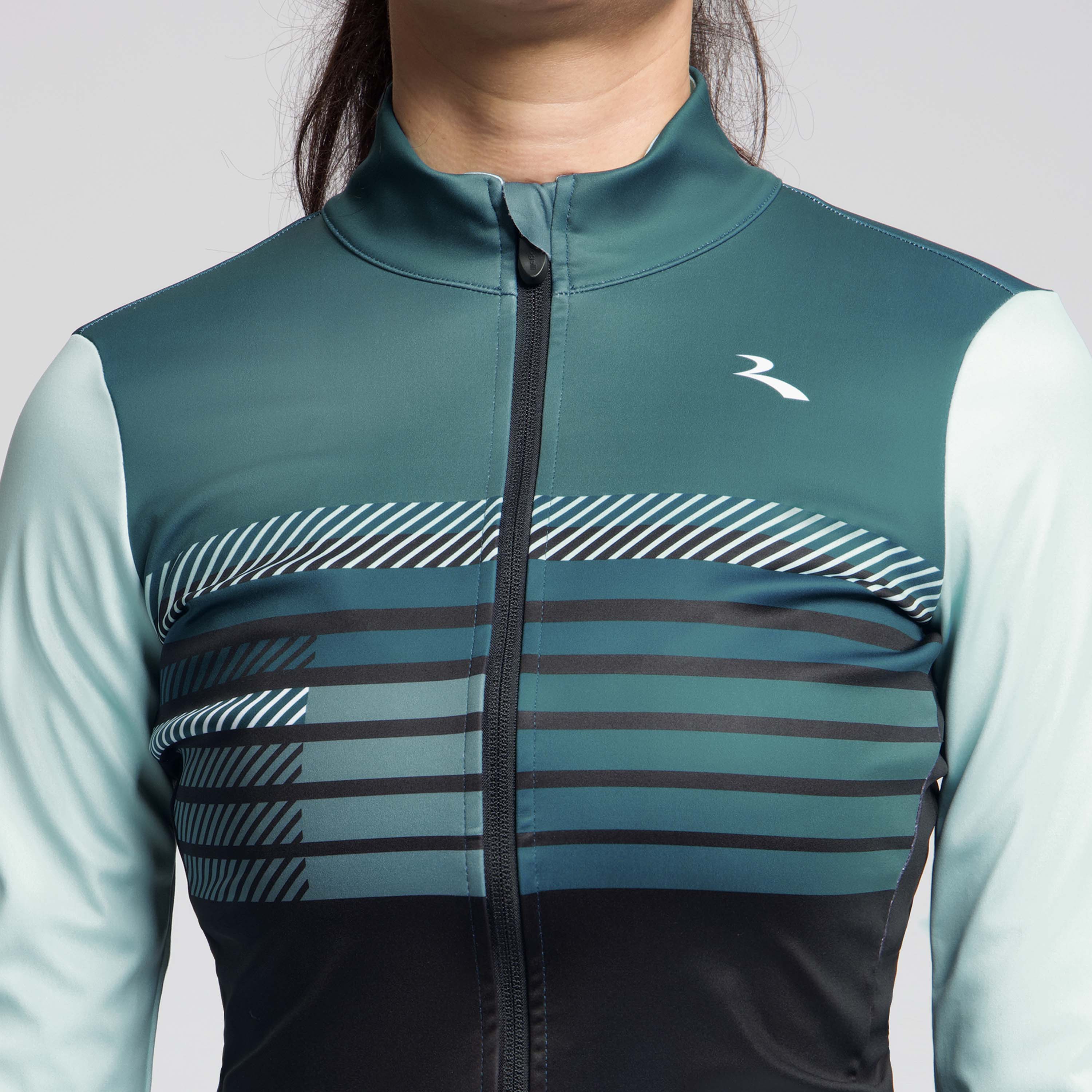 Detail van Rogelli Stryde winter fietsjack dames blauw/lichtblauw voorkant. 