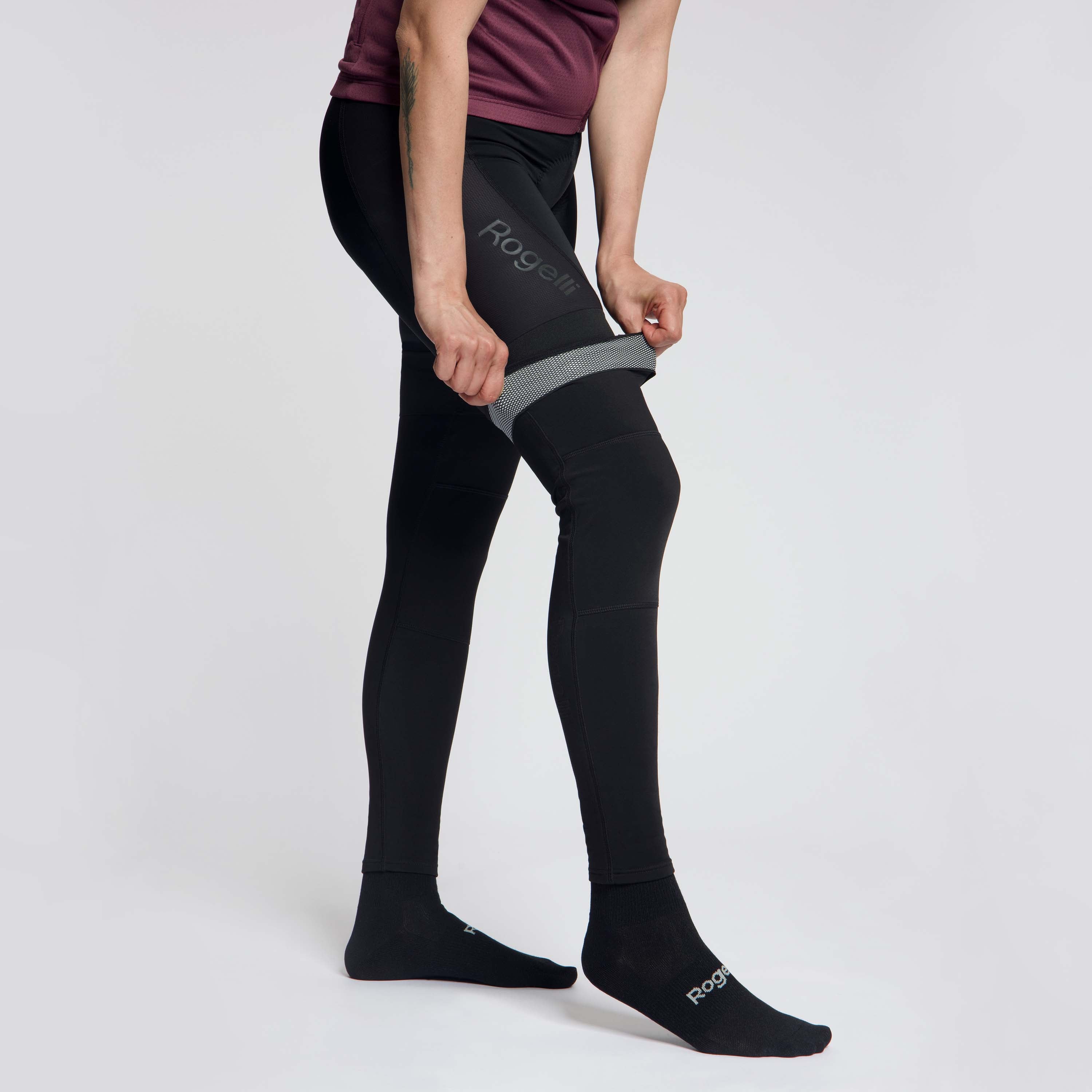 Rogelli Essential been warmer unisex zwart gedragen voorkant siliconen. 