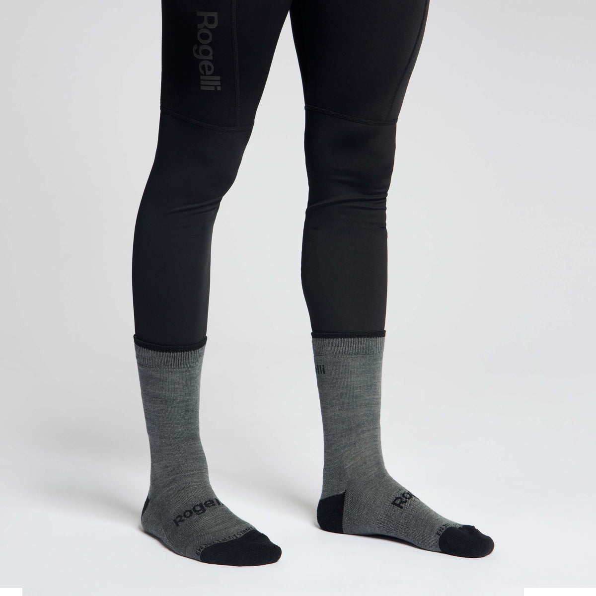 Rogelli Merino Wol fietssokken winter grijs gedragen voorkant.
