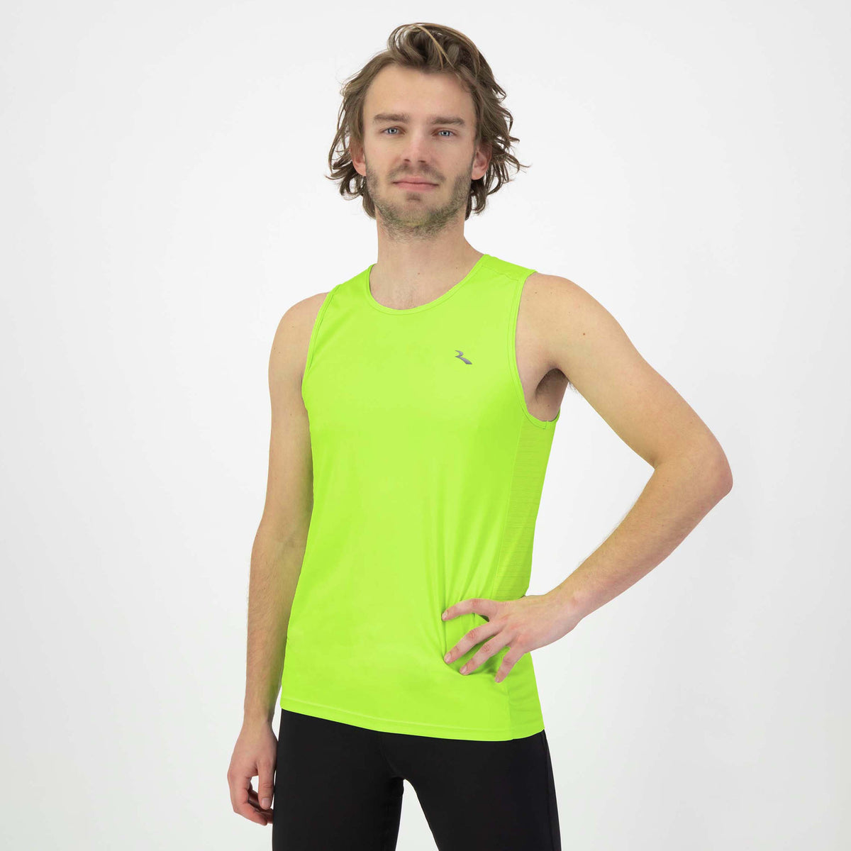 Rogelli Core mouwloos hardloopshirt heren fluor gedragen voorkant.