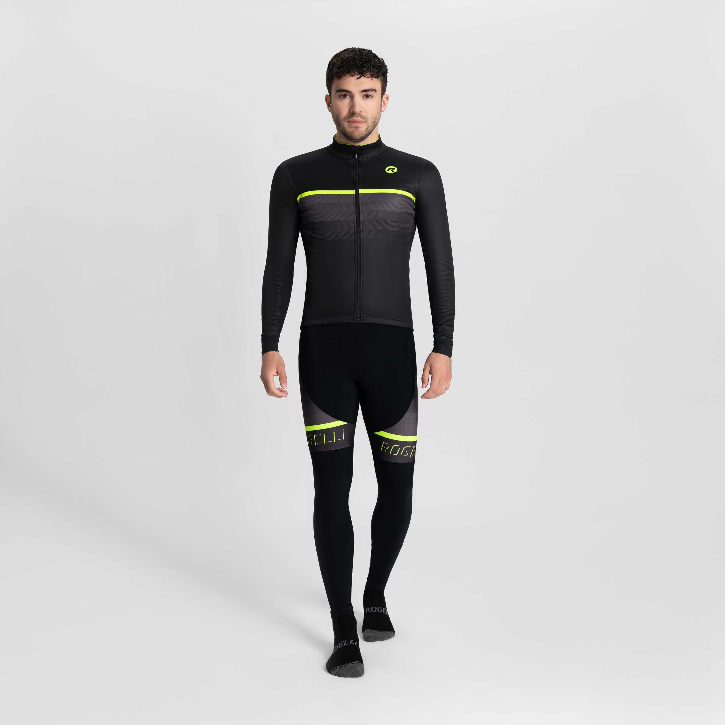 Rogelli Hero II fietsjack heren zwart en fluor gedragen totaalshot.