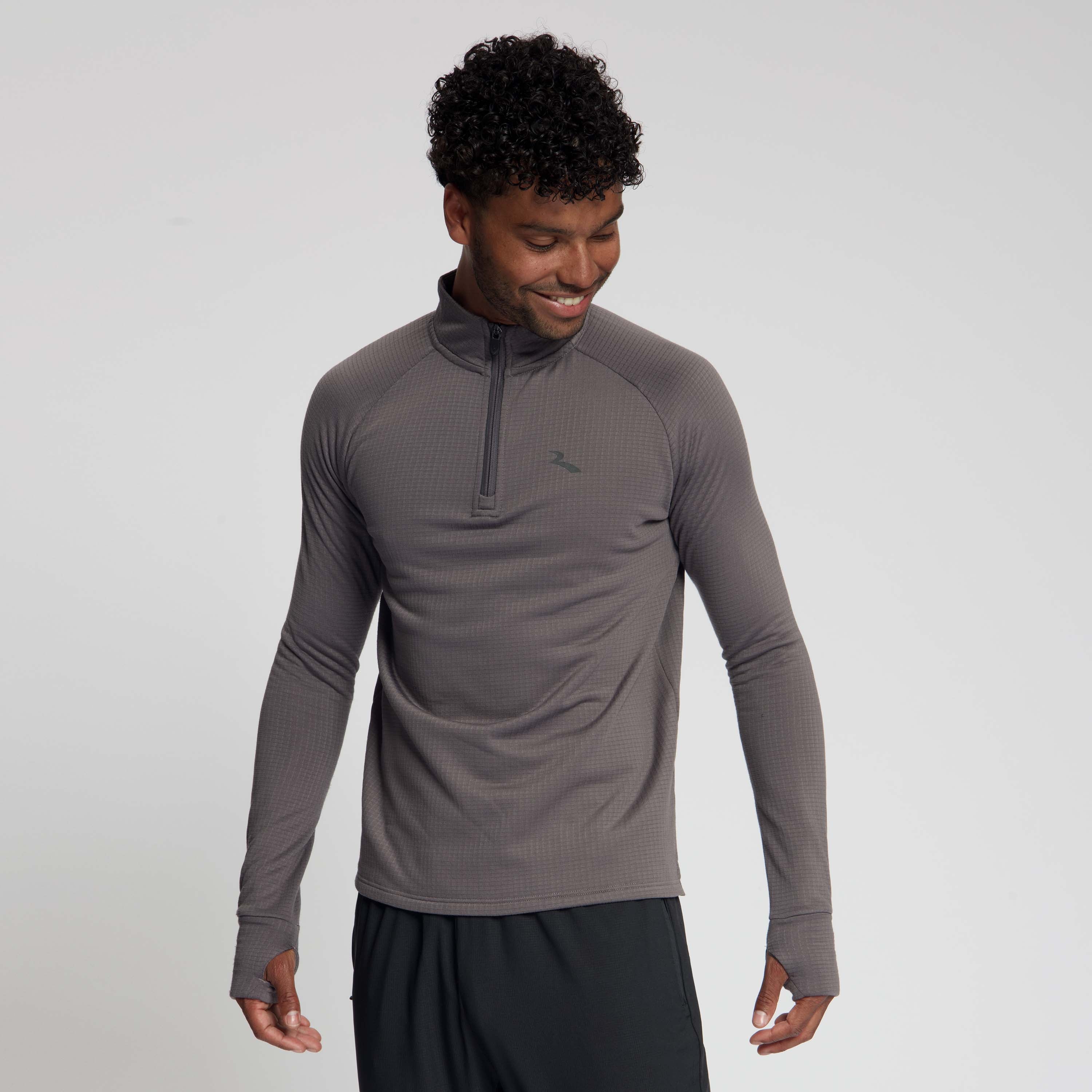 Rogelli Essential hardlooptop heren plum kitten gedragen voorkant.

