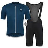 Rogelli heren fietskleding bundel met blauw Explore fietsshirt en zwarte fietsbroek.