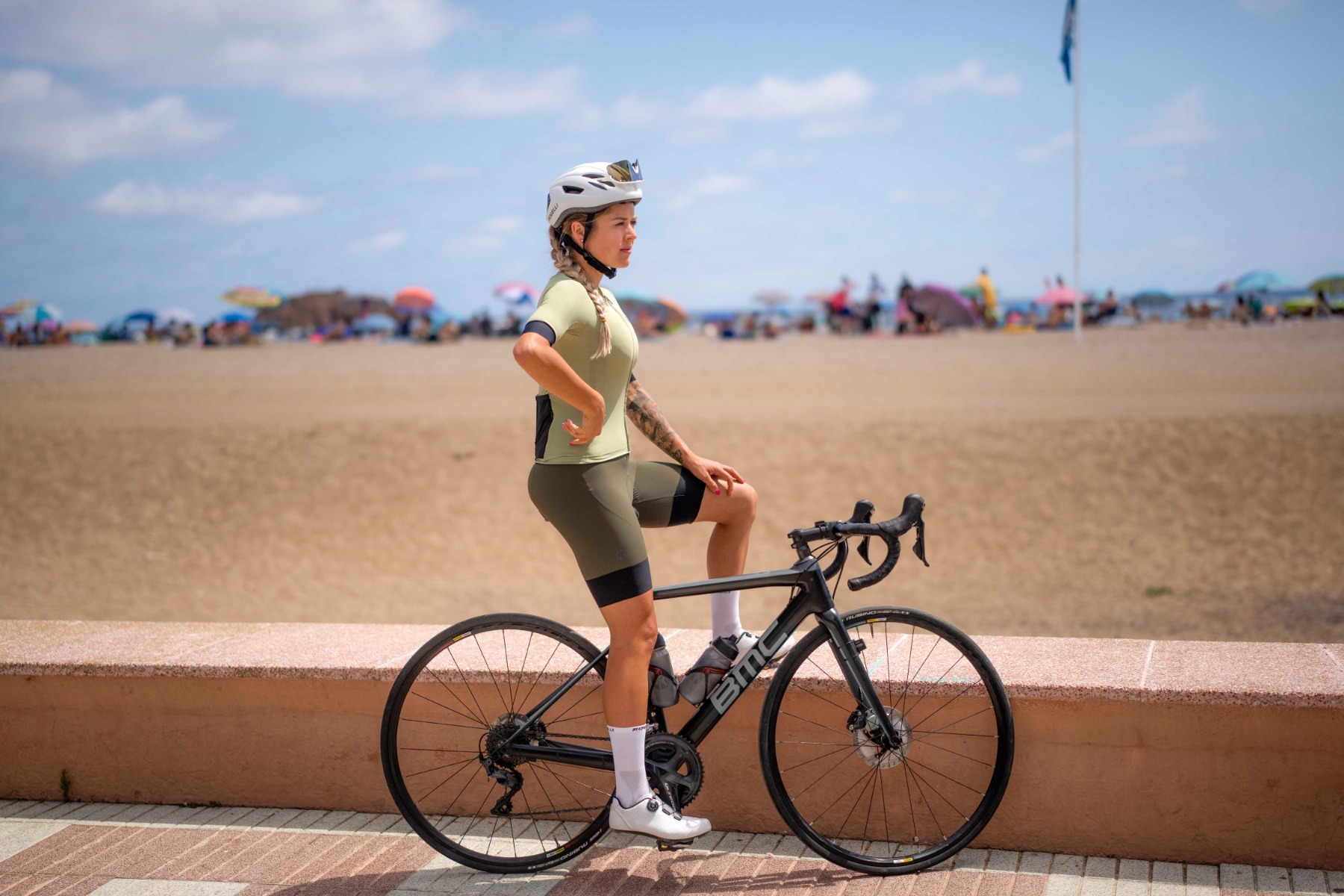 Signature green cycling shorts women